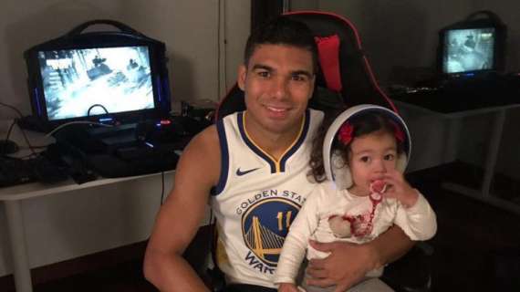 FOTO - La imagen más tierna de Casemiro con su compañera de 'Play'