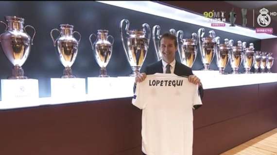 FOTO - Lopetegui firma su nuevo contrato y recupera la sonrisa en el Madrid