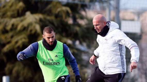 FOTO - Benzema: "Siempre difícil quitarle la pelota a la leyenda"