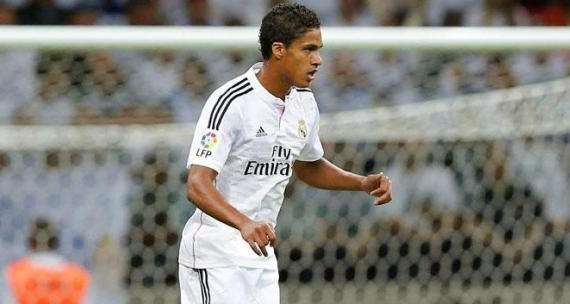 CaughtOffside: Varane, entre los candidatos para suplir a Shaw