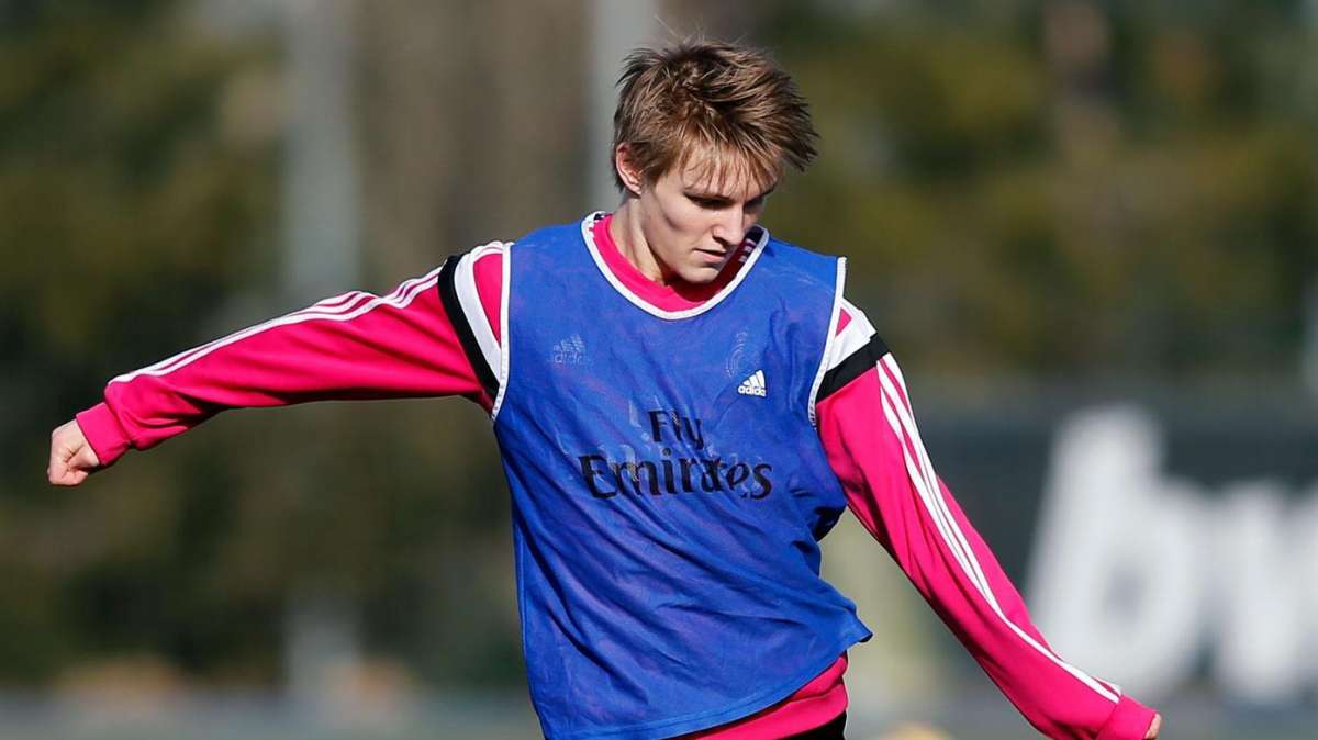 MARCA: Odegaard impresiona al vestuario blanco
