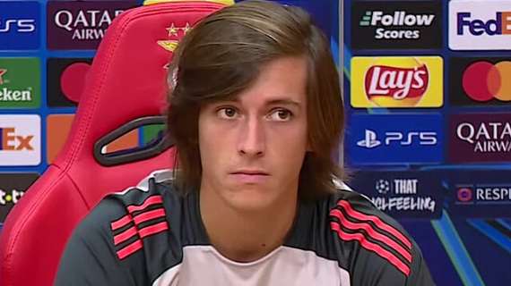 El Benfica realiza dos movimientos contradictorios y aumentan las dudas sobre Carreras