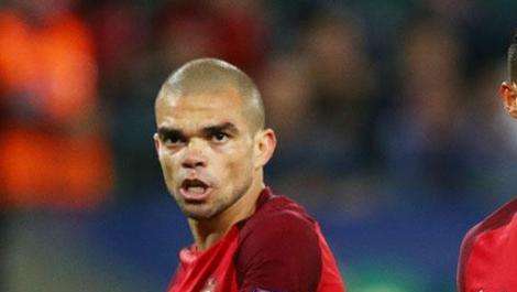 Mundo Deportivo: Reencuentro de Clattenburg y Pepe