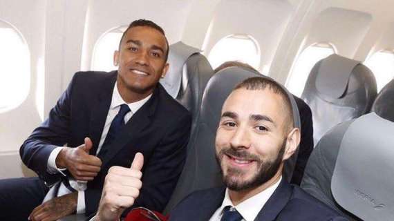 FOTO - Danilo motivado junto con Benzema rumbo a Múnich