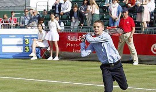 FOTO - El hijo de Beckham prefiere el tenis al fútbol: entrena en la academia de Rafa Nadal