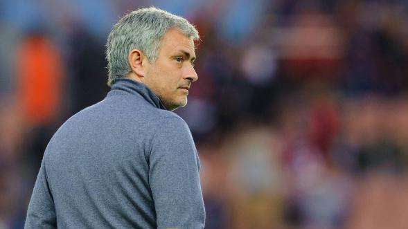 Mourinho dispuesto a vender a Cech a otro club inglés