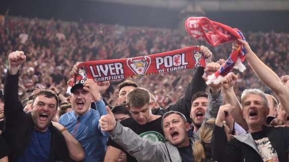 Hinchas del Liverpool, atacados presuntamente por ultras ucranianos