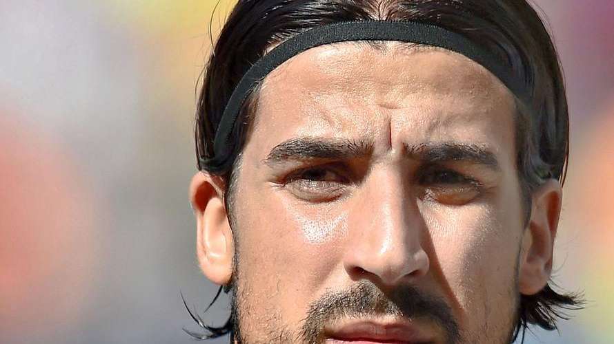 Khedira, titular y capitán ante España