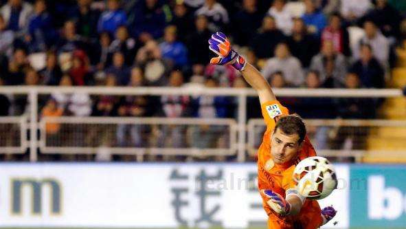 Casillas firma su récord de paradas ante el Rayo