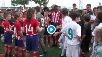 VÍDEO - Lección de los más pequeños: pasillo ejemplar entre los alevines de Madrid y Atlético