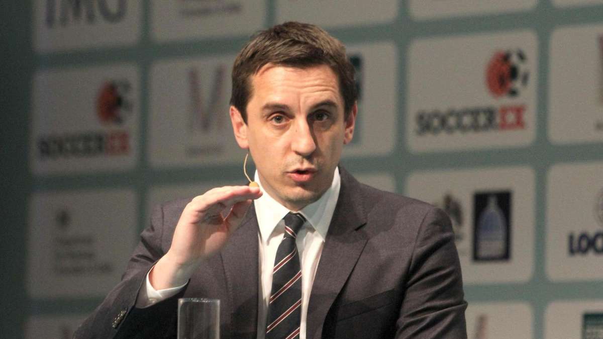 Neville: "Con los 140 millones que se ha gastado el United, se podría haber comprado a Bale, Kroos, Fàbregas y Filipe Luis"