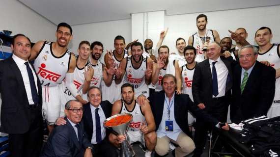 Florentino Pérez felicitó en el vestuario a la plantilla blanca por la Supercopa