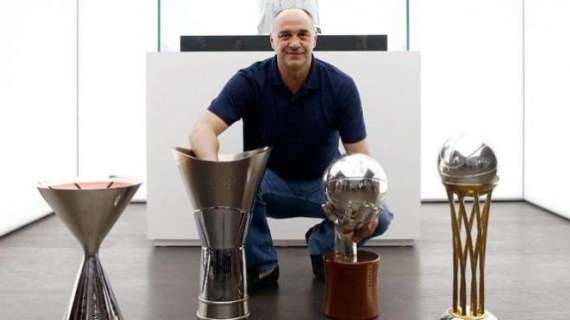 Laso recibe el premio al mejor técnico 2014/2015