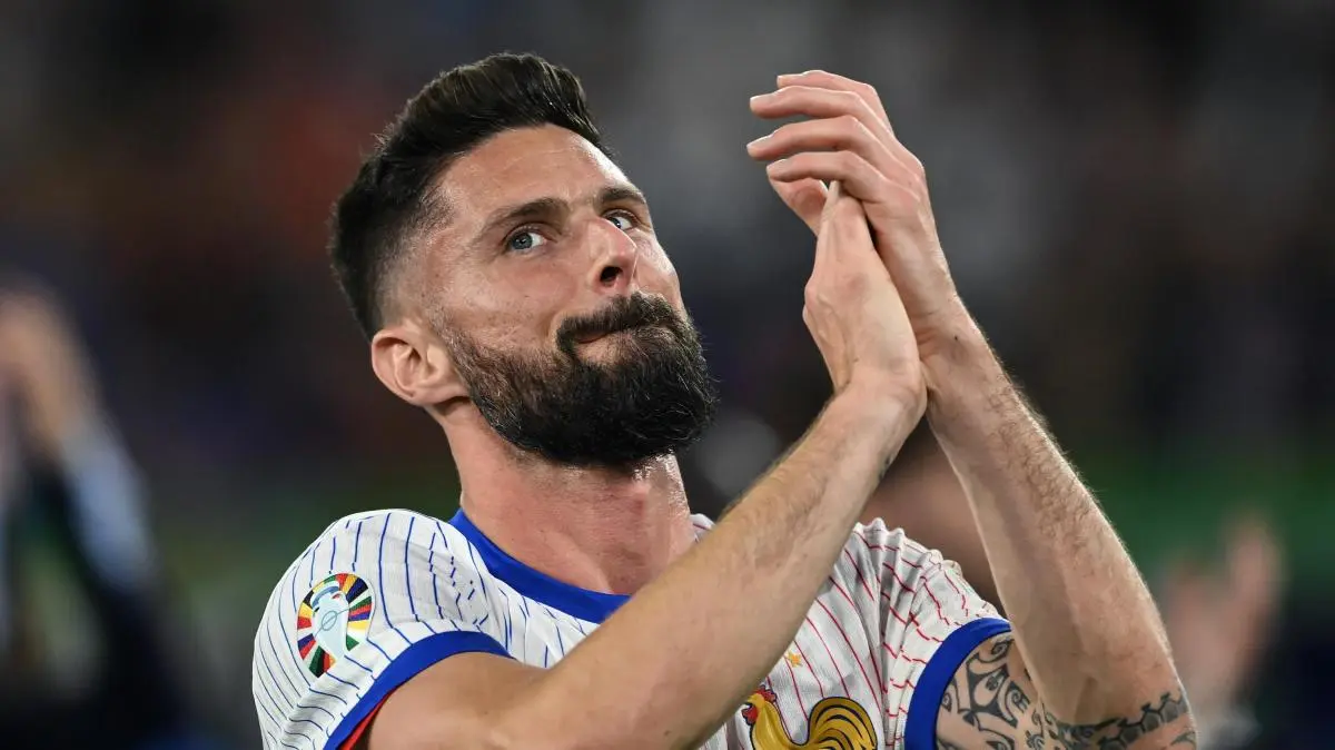 Giroud, compañero de Bouaddi, da pistas sobre su futuro: "Nos burlamos mucho"