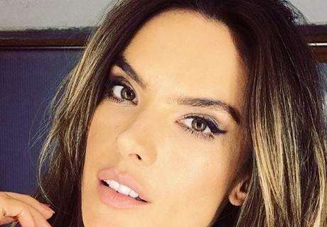 FOTO - Alessandra Ambrosio: "Me casaría con Neymar y besaría a Cristiano"