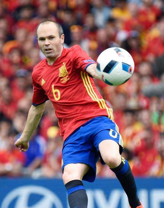 Marcos López, en COPE: "En el Balón de Oro, Iniesta tiene la dificultad de que solo existen Messi y Cristiano"
