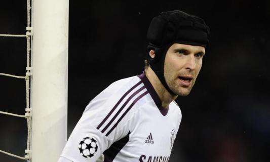  Cech abre la puerta a su salida del Chelsea