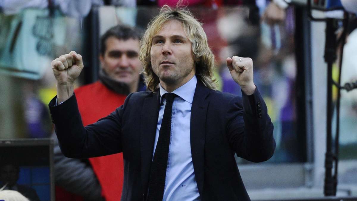 Nedved: "La Roma tendría que quitar la capitanía a Totti"