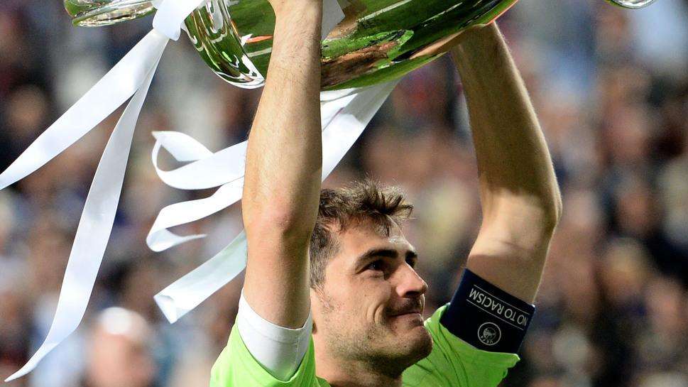 Florentino Pérez: "Casillas se merece nuestro respeto, es el mejor portero de la historia del Madrid"