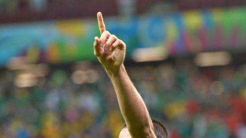 Chicharito da la victoria a México