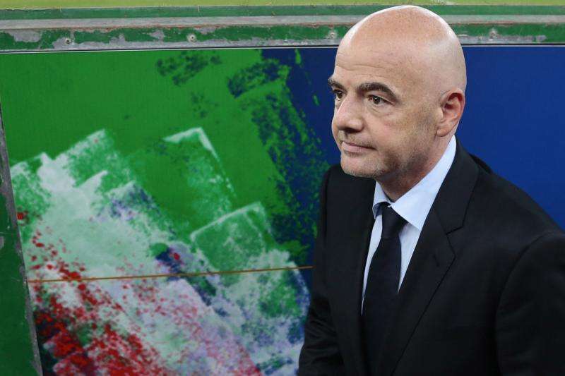 Infantino se moja en el debate Cristiano - Messi: "Oficialmente, Ronaldo es el mejor"