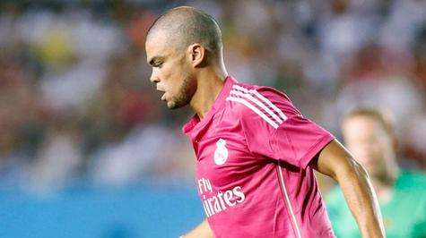 Roncero, en AS: "Varane es el futuro, pero Pepe se ha ganado seguir entre nosotros mucho tiempo"