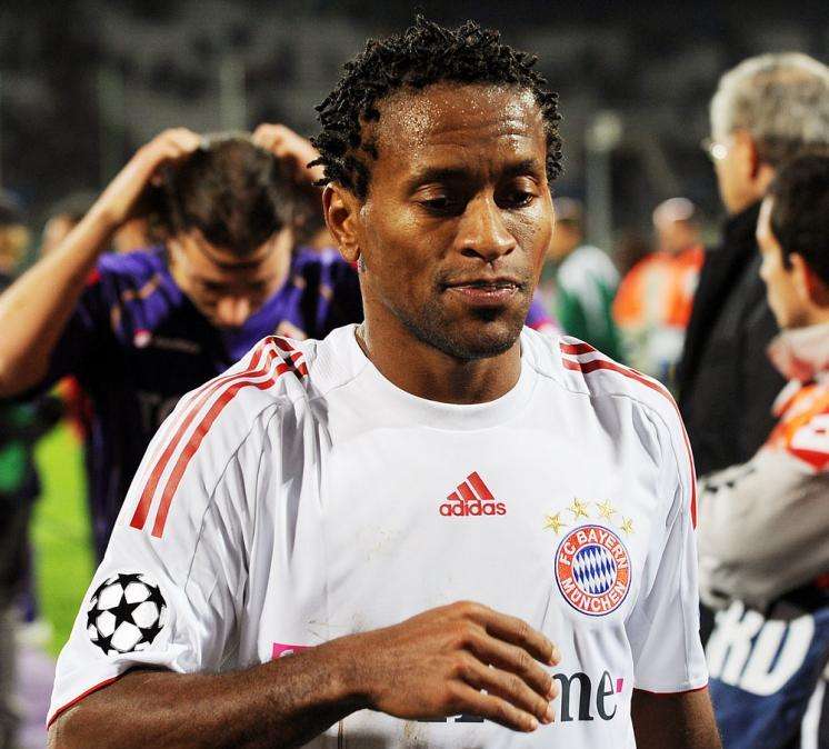 AS: Zé Roberto hace historia
