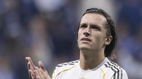 Álvaro Carreras se 'cuela' en la rueda de prensa de Xabi: "Era optimista, pero..."