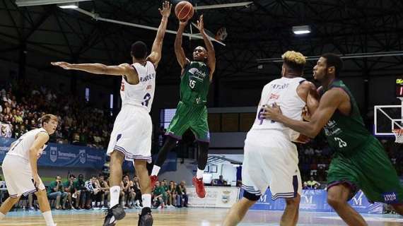 El Real Madrid vence a Unicaja antes de la Supercopa