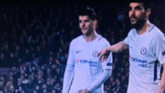 FOTO - El feo gesto de Morata para contestar a los insultos del Camp Nou