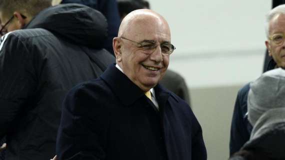 Galliani: "Si no sale ningún jugador, no entra ninguno"