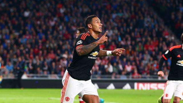 Fred Rutten: "Depay tiene una gran relación con su madre y el problema en el United viene por ahí"