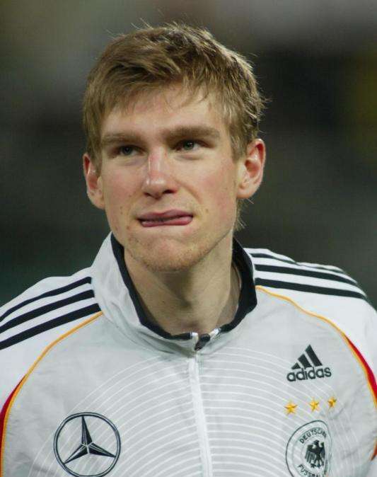 Mertesacker: "La renovación con el Arsenal es mi prioridad"