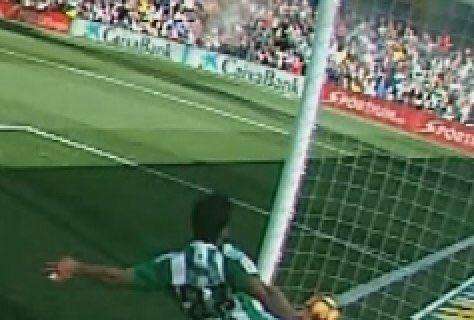 La prensa catalana se escandaliza ante el arbitraje del Betis-Barça: "¡Un robo!"