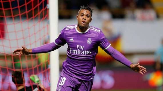 VÍDEO - En el Lyon alucinan con el primer gol de Mariano y le apodan "air"