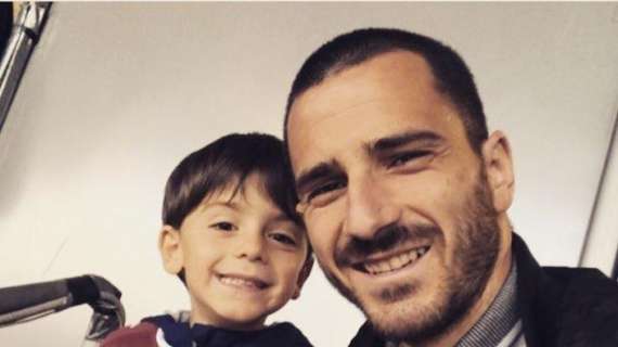 FOTO - Bonucci lleva a su hijo, aficionado del Torino, al campo del eterno rival