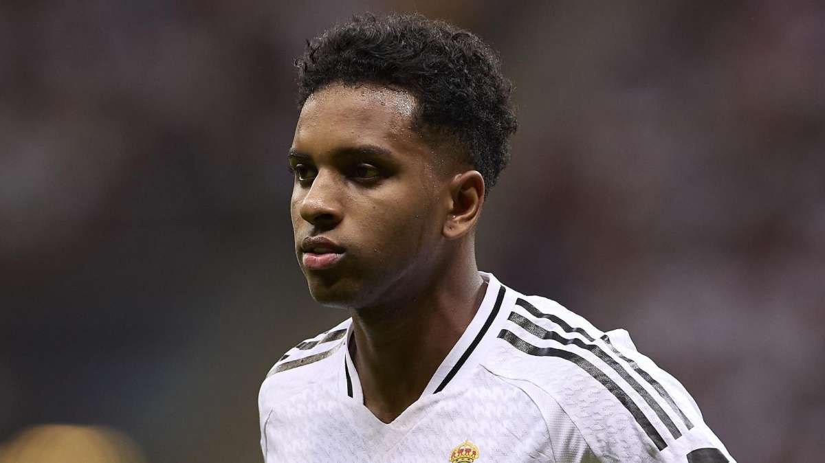 CAMBIO EN EL MADRID | Rodrygo se marcha ovacionado y entra Endrick