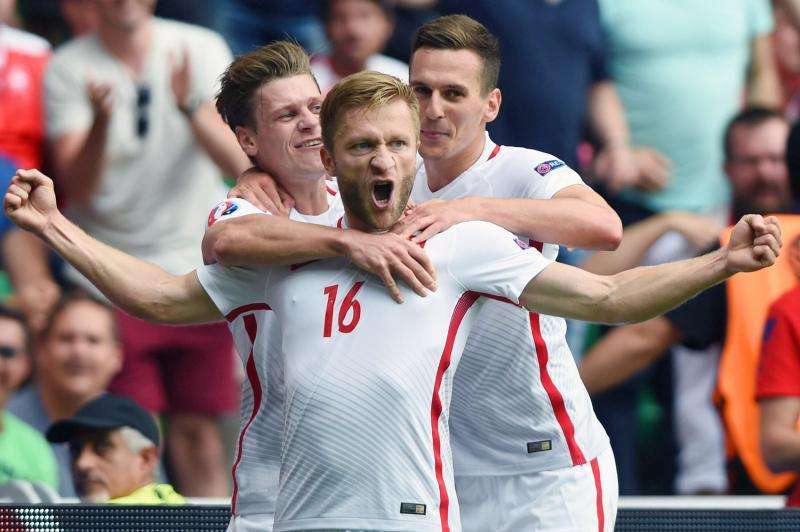 CRÓNICA: Polonia, a cuartos desde los once metros