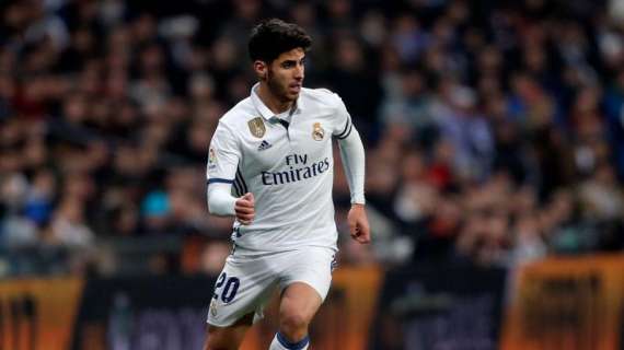 FOTO - Marco Asensio calienta motores para el partido del Sánchez-Pizjuán