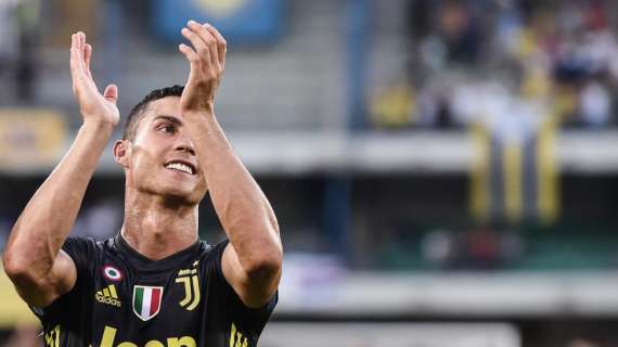 Cristiano se acuerda de los aficionados de la Juve tras ganar el premio de gol del año de la UEFA