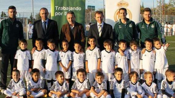 La Escuela de la Fundación Real Madrid en Camas recibe una visita ilustre