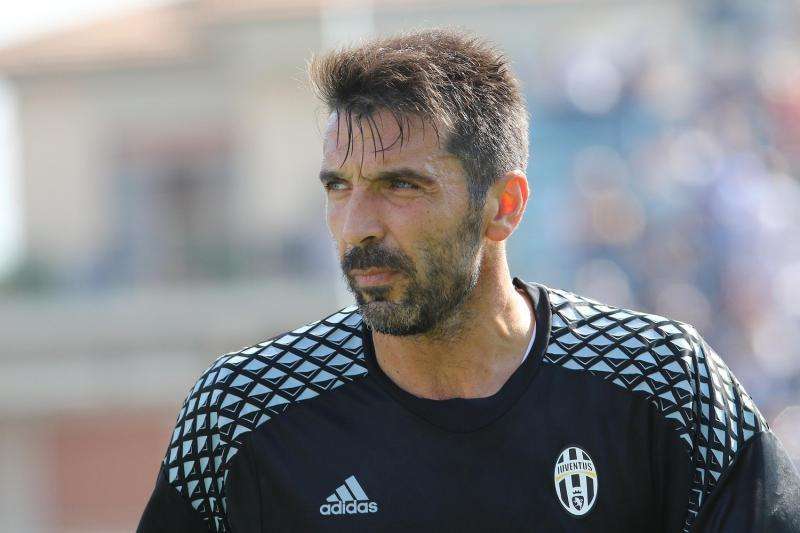 Buffon: "La carrera de Zidane como entrenador será brillante"