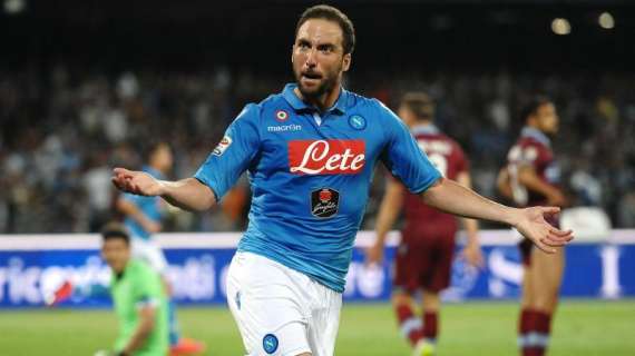 QS: Berlusconi tiene 60 'kilos' para firmar a Higuaín