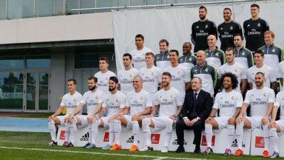 La plantilla del Real Madrid se hace la foto oficial con Zidane