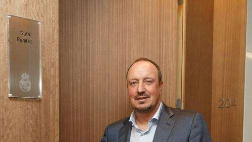 Benítez repesca a su fisioterapeuta de confianza