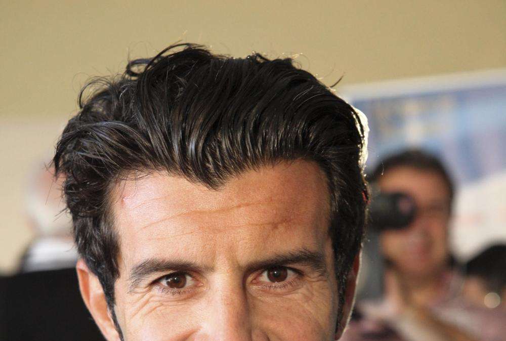 Figo recibe el respaldo de Portugal para presidir la FIFA