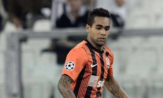 Daily Express: El Chelsea, dispuesto a pagar 40 millones por Alex Teixeira