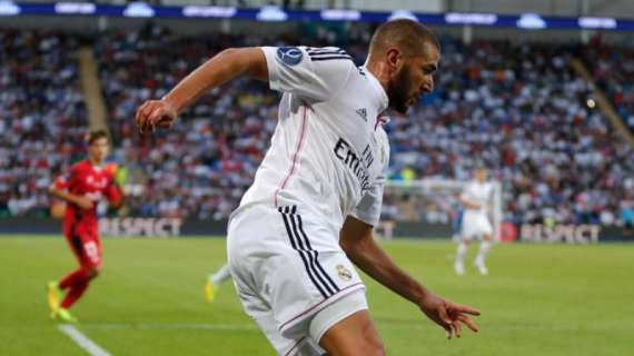 Cole: "Benzema podría jugar junto con Rooney"