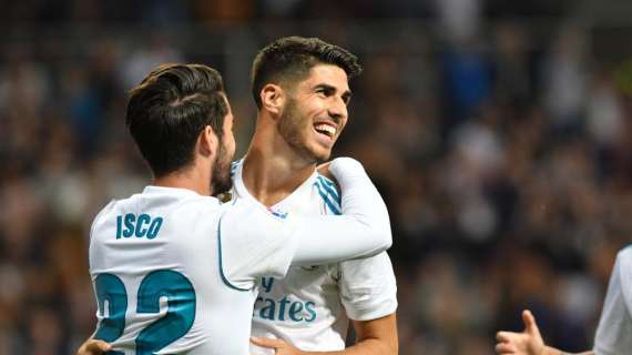 FOTO - La unión de Asensio con el resto de sus compañeros para conseguir la victoria en el derbi