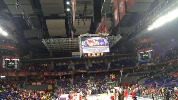 Las distintas aficiones se congregan en el Palacio de los Deportes